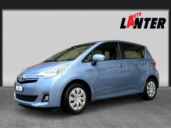 First vehicle image