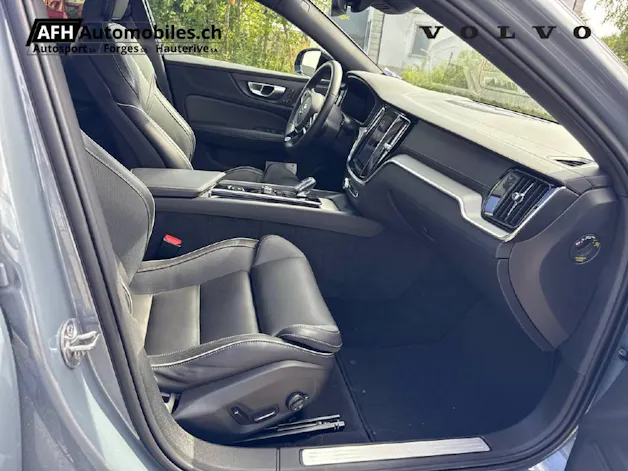 VOLVO V60 2.0 B5 Ultimate Dark AWD