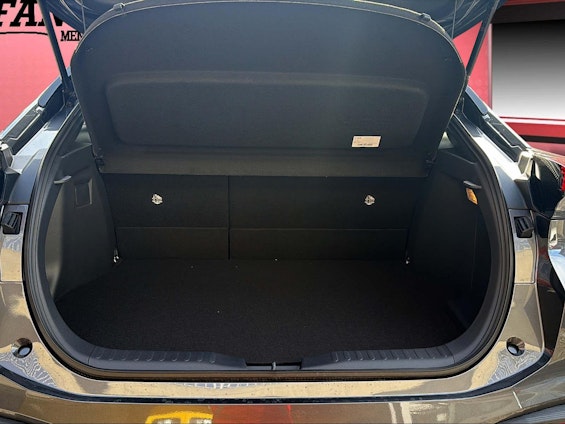 Vehicle image 6 Vehicle image 6