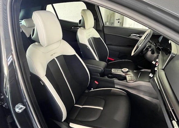 Vehicle image 6 Vehicle image 6