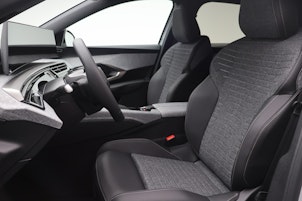 Vehicle image PEUGEOT 3008 1.2 Hybrid Allure Premium