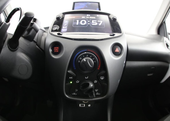 Vehicle image 8 Vehicle image 8