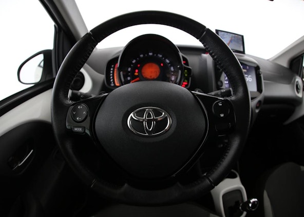 Vehicle image 4 Vehicle image 4