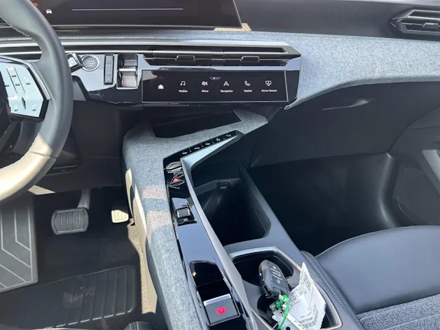 PEUGEOT 5008 1.2 Hybrid Allure Premium