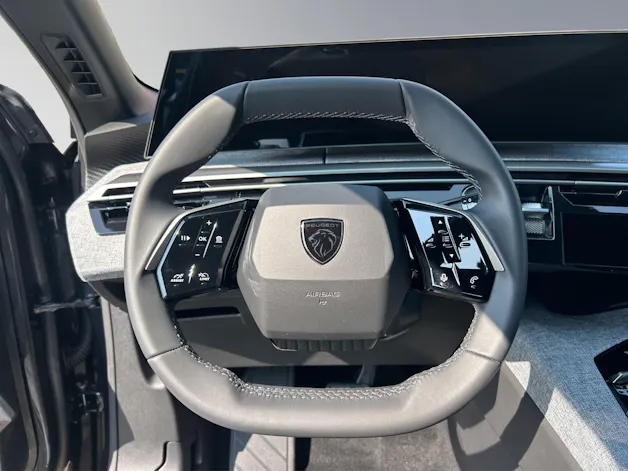 PEUGEOT 5008 1.2 Hybrid Allure Premium