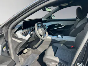PEUGEOT 5008 1.2 Hybrid Allure Premium