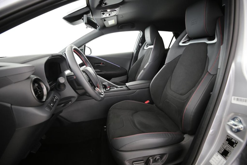 Vehicle image TOYOTA C-HR