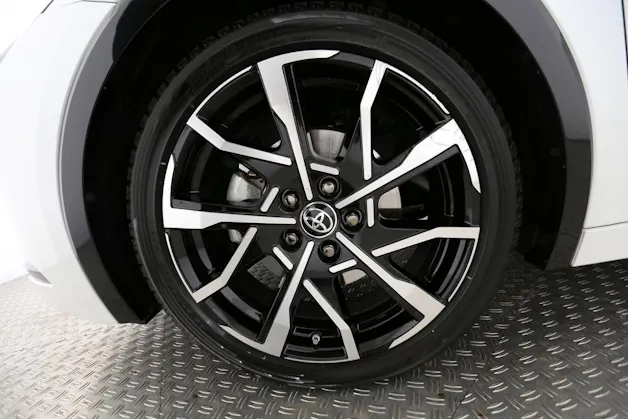 Toyota Prius 2.0 Plug-In-Hybrid Style