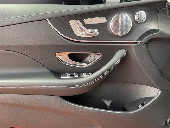 Vehicle image MERCEDES-BENZ E 450