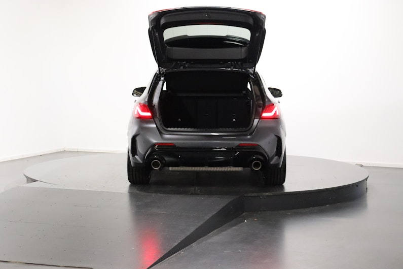 Vehicle image BMW 1 SERIES