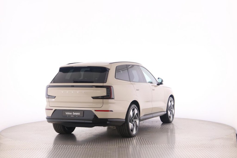 Vehicle image VOLVO EX 90
