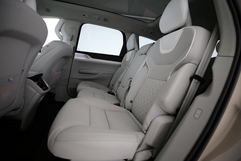 Vehicle image VOLVO EX 90