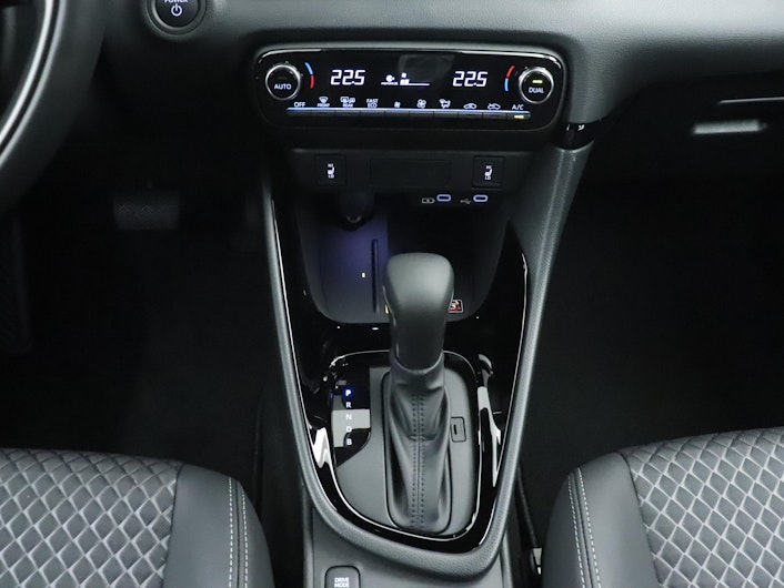 Vehicle image TOYOTA YARIS