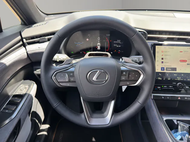 Lexus LBX 1.5 Hybrid Cool AWD