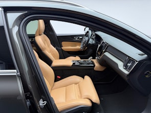 Vehicle image VOLVO V60 2.0 T8 TE Inscription eAWD