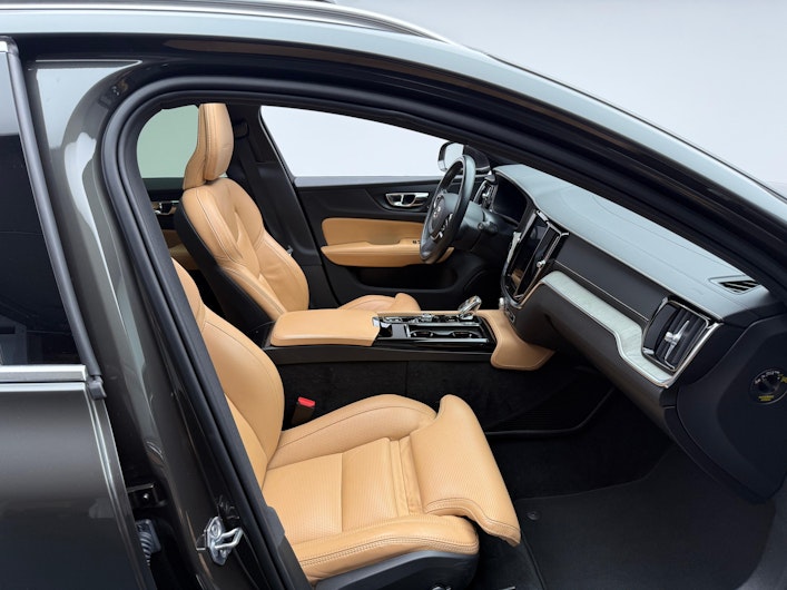 Vehicle image VOLVO V60