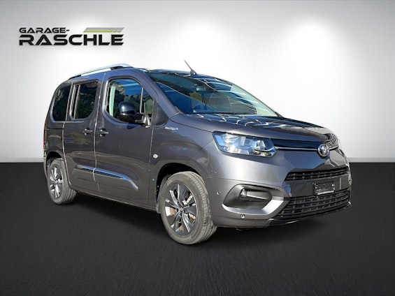 First vehicle image First vehicle image