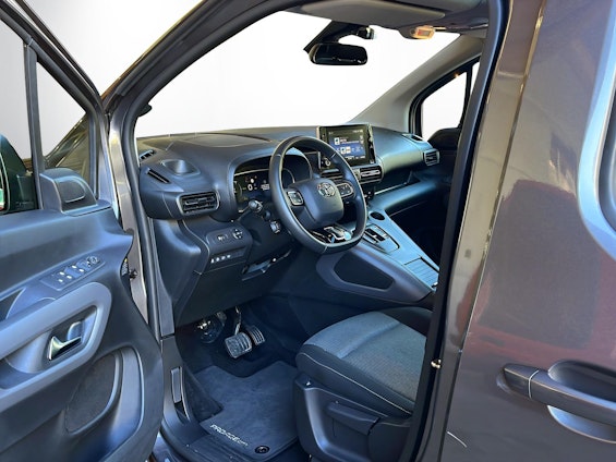 Vehicle image 6 Vehicle image 6