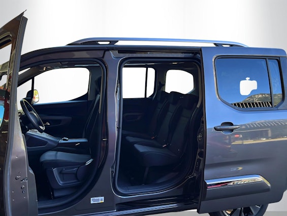 Vehicle image 8 Vehicle image 8