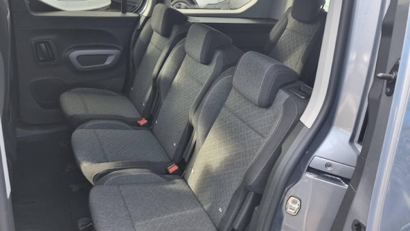 Vehicle image 8 Vehicle image 8