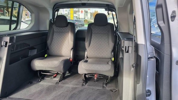 Vehicle image 10 Vehicle image 10