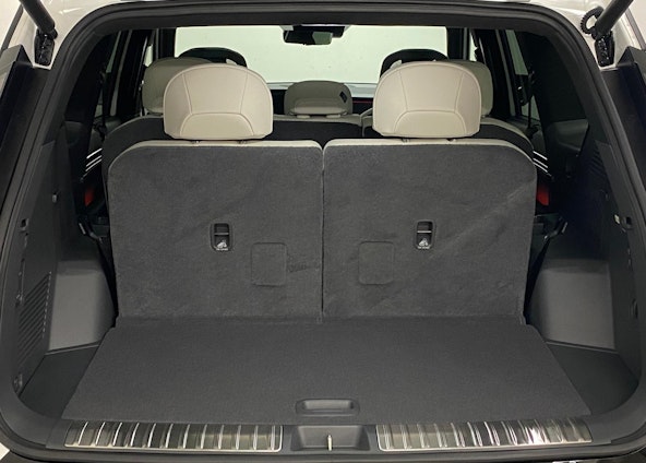 Vehicle image 17 Vehicle image 17