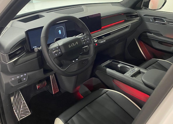 Vehicle image 4 Vehicle image 4