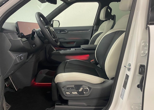 Vehicle image 5 Vehicle image 5