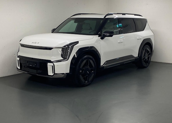 First vehicle image First vehicle image