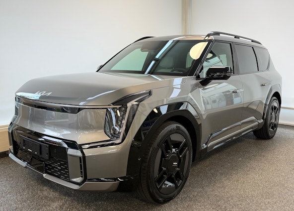 First vehicle image First vehicle image