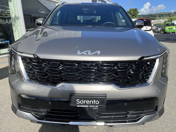 First vehicle image