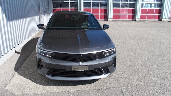 First vehicle image