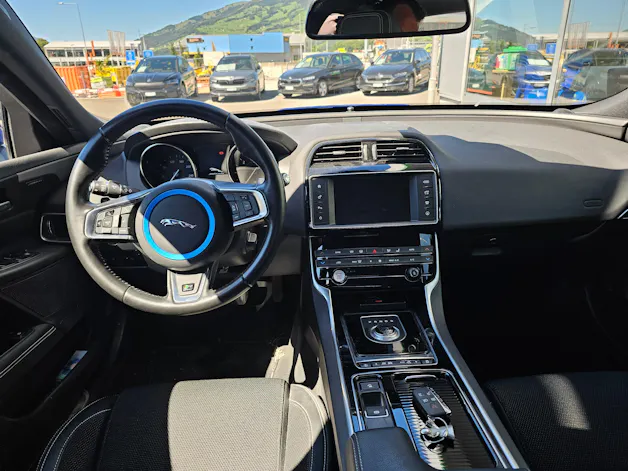 Jaguar XE 20d R-Sport Automat