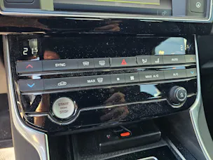 Jaguar XE 20d R-Sport Automat