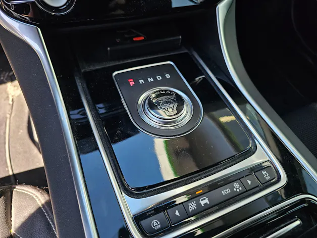 Jaguar XE 20d R-Sport Automat