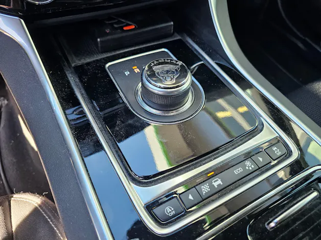 Jaguar XE 20d R-Sport Automat