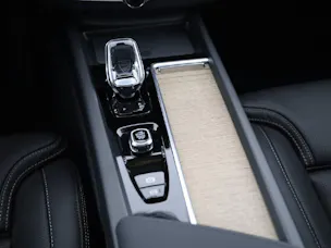 Volvo XC60 2.0 T8 TE Ultra Dark eAWD - Facelift MY2026