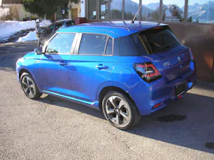 Suzuki Swift 1.2 1st Edition Top Hybrid 4x4