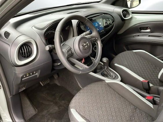 Vehicle image 3 Vehicle image 3