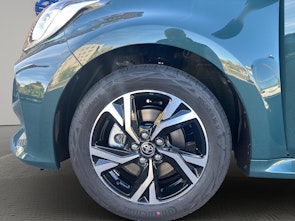 Vehicle image TOYOTA Yaris 1.5 VVT-i HSD Trend