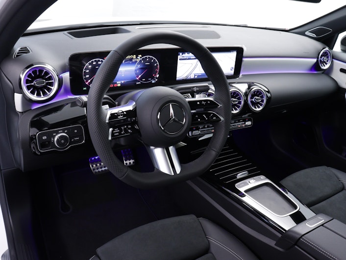 Vehicle image MERCEDES-BENZ A 200