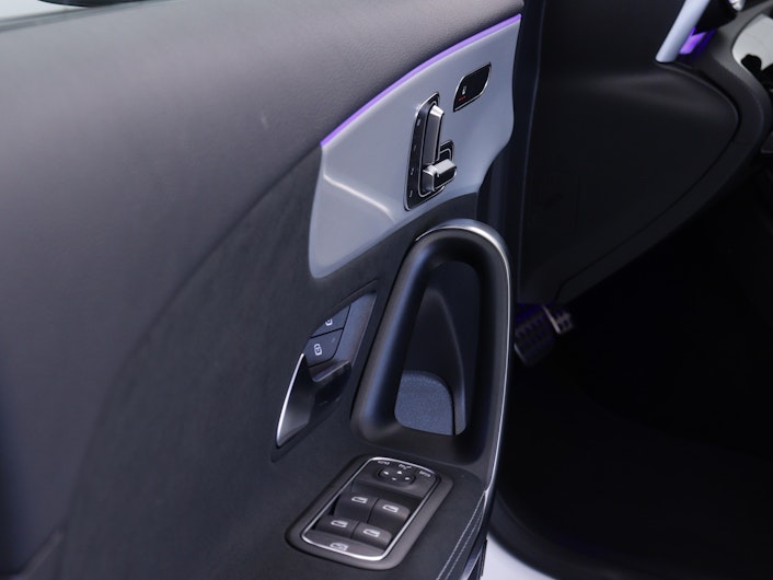 Vehicle image MERCEDES-BENZ A 200