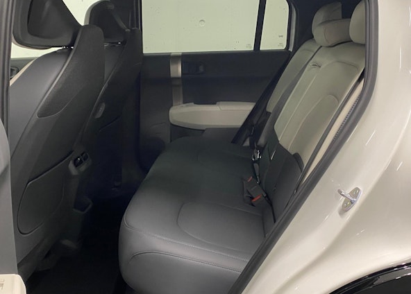 Vehicle image 9 Vehicle image 9