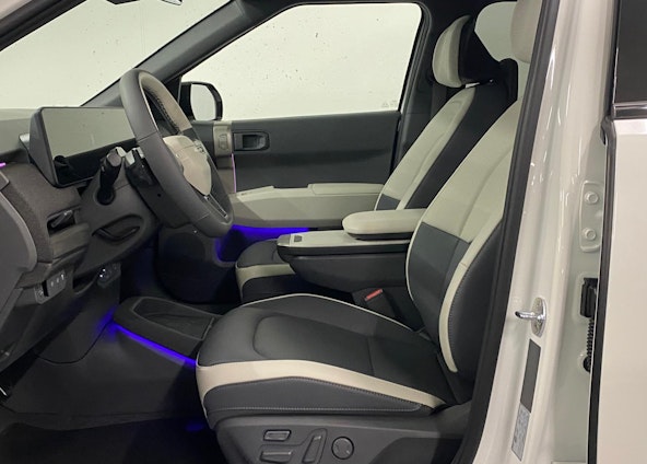 Vehicle image 4 Vehicle image 4