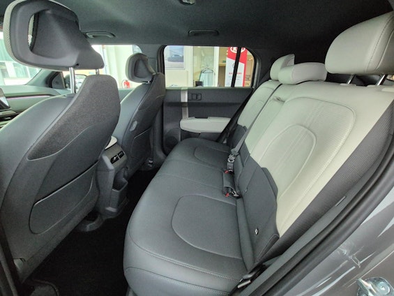 Vehicle image 14 Vehicle image 14