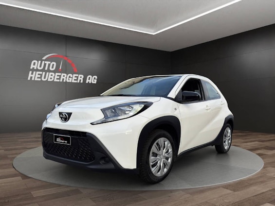 First vehicle image