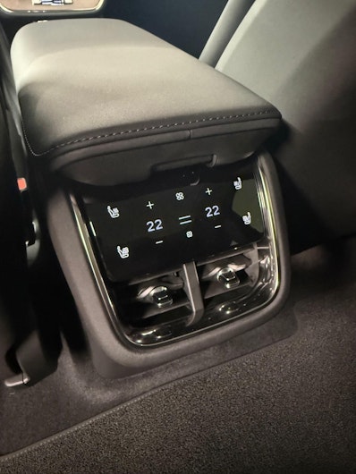 Vehicle image VOLVO ES90