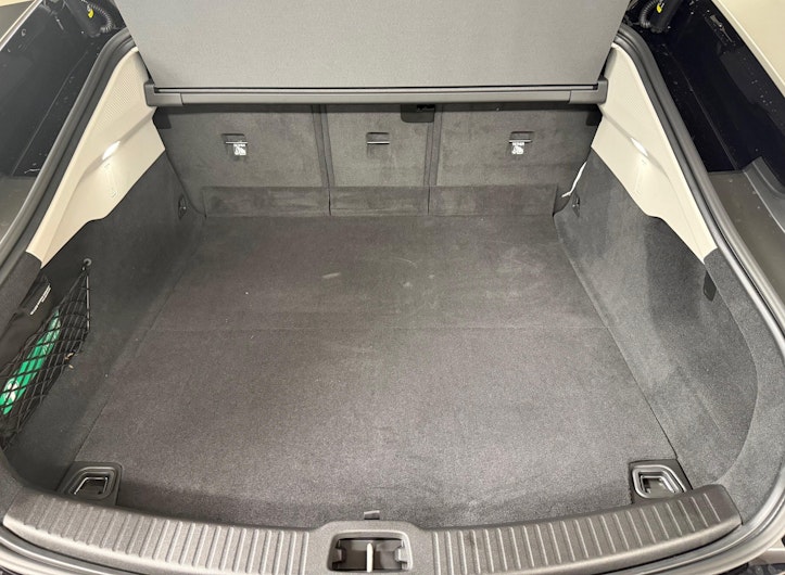 Vehicle image VOLVO ES90