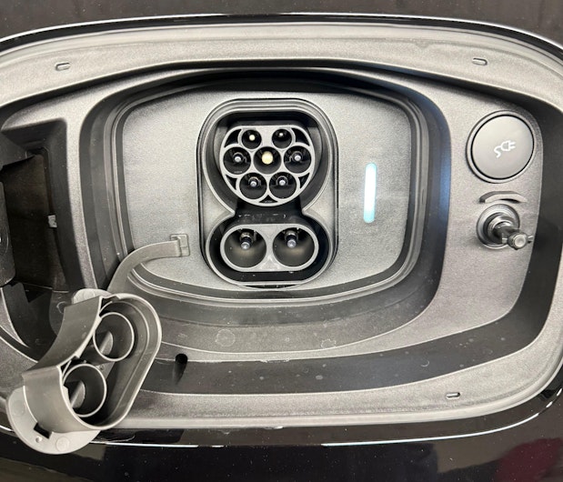 Vehicle image VOLVO ES90