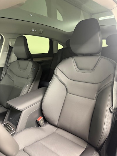 Vehicle image VOLVO ES90